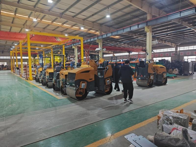小型壓路機(jī)價(jià)格不能盲從，先把知識(shí)來(lái)學(xué)起！